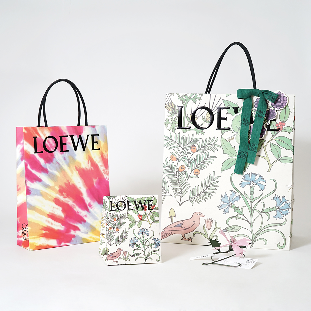 王室御用達ブランドのシーズン限定総柄ショッパー