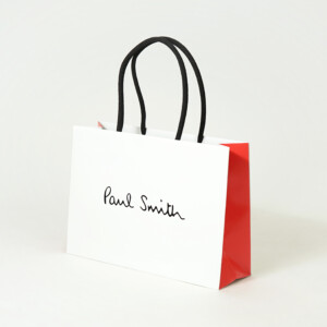 紙製ハンドルを採用した、イギリスを代表するファッションブランドのサステナブルなオリジナル紙袋