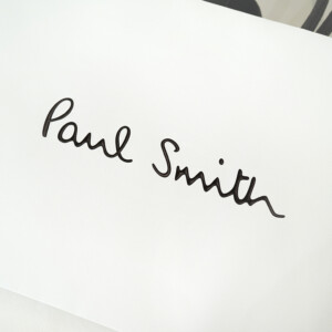 紙製ハンドルを採用した、イギリスを代表するファッションブランドのサステナブルなオリジナル紙袋