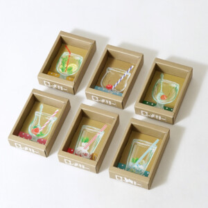 チョコレートを食べ終えると現れる、飲み干されたドリンクのイラストがフルカラー印刷で描かれたオリジナルボックス