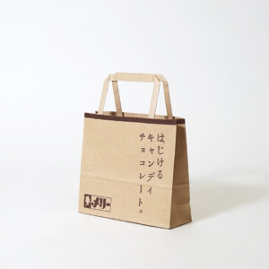クラフト紙の風合いがレトロな雰囲気を醸し出す、チョコレートブランドのオリジナル紙袋