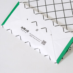 人気洋菓子店が手掛ける、晒クラフト紙に網目状のパターンを印刷した、レトロモダンなオリジナル紙袋