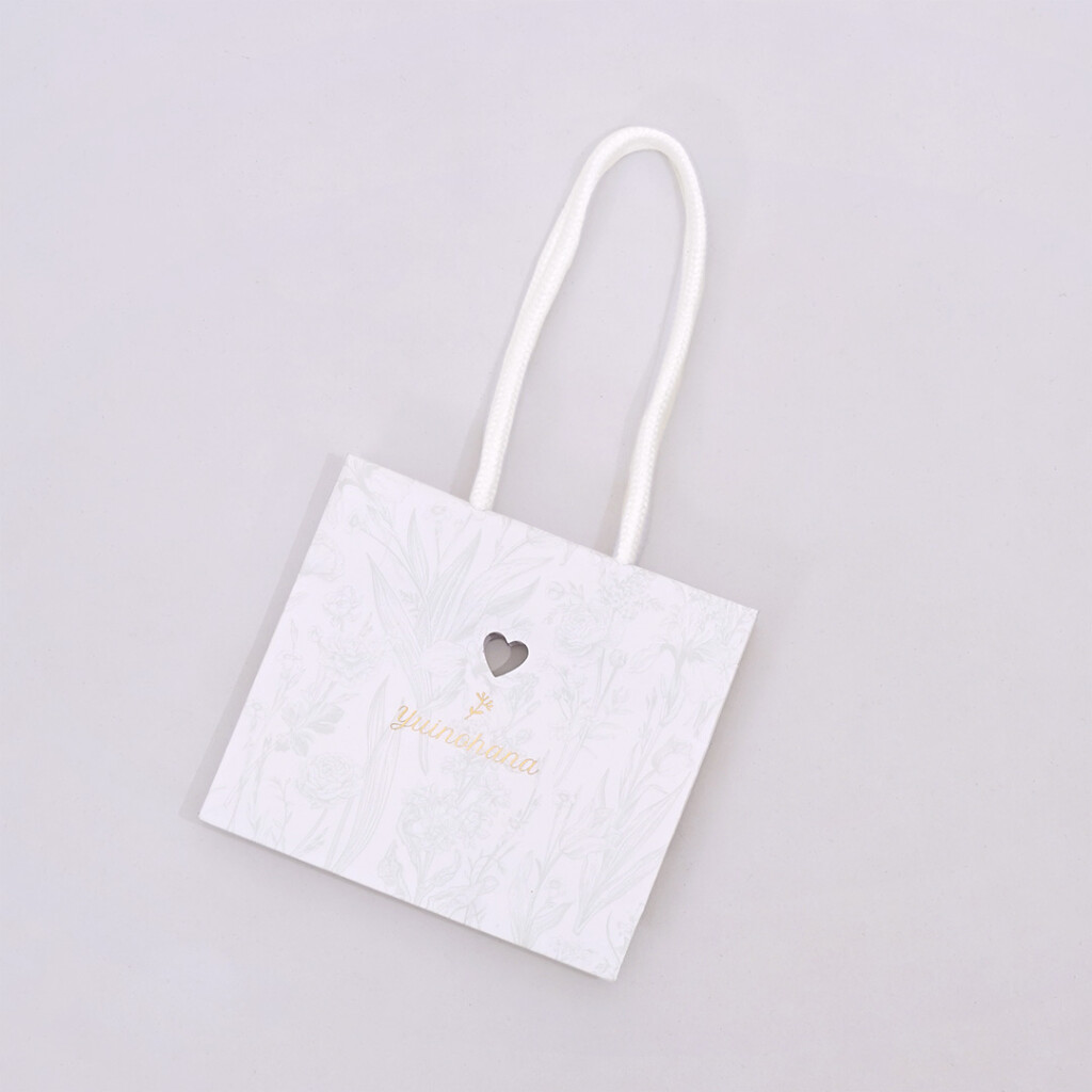 立体的なボタニカル感が贅沢な紙袋2