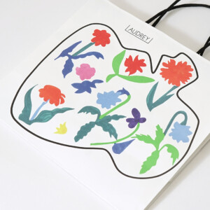 人気スイーツブランドのレトロポップなイラストをフルカラー印刷で表現した、オリジナル紙袋