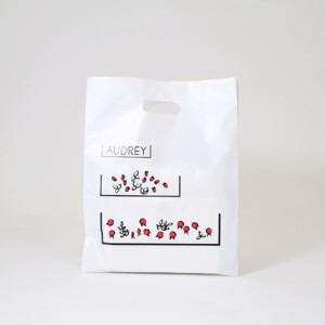 人気スイーツブランドのブランドのシンボルである、赤いワンピースの女の子が描かれたオリジナルポリ袋
