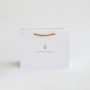 大人を魅了するショコラブランドが贈る、ゴールド印刷が美しいホワイトベースのオリジナル紙袋