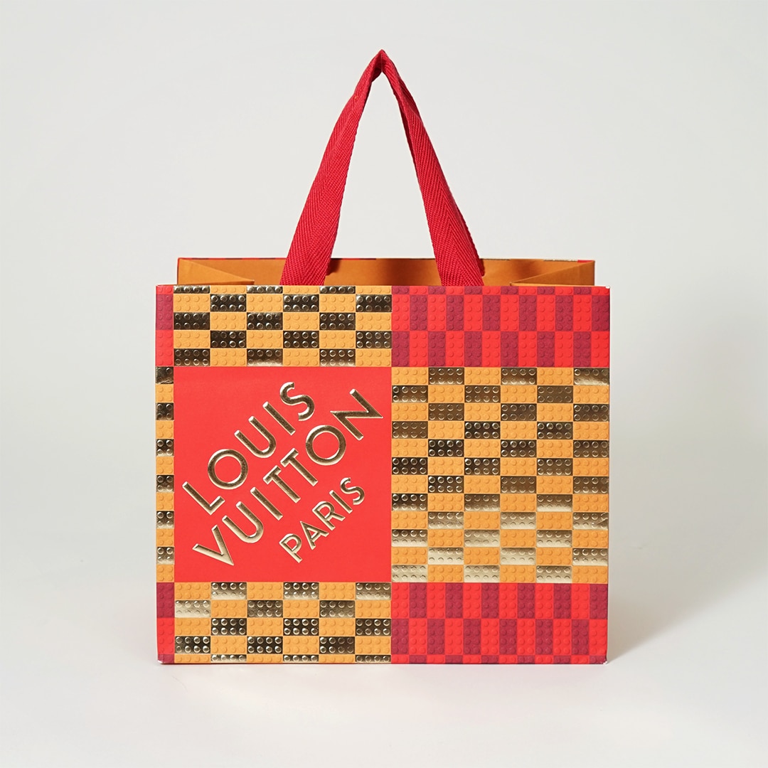 まるでおもちゃのブロック！遊び心のあるハイブランドのコラボ紙袋