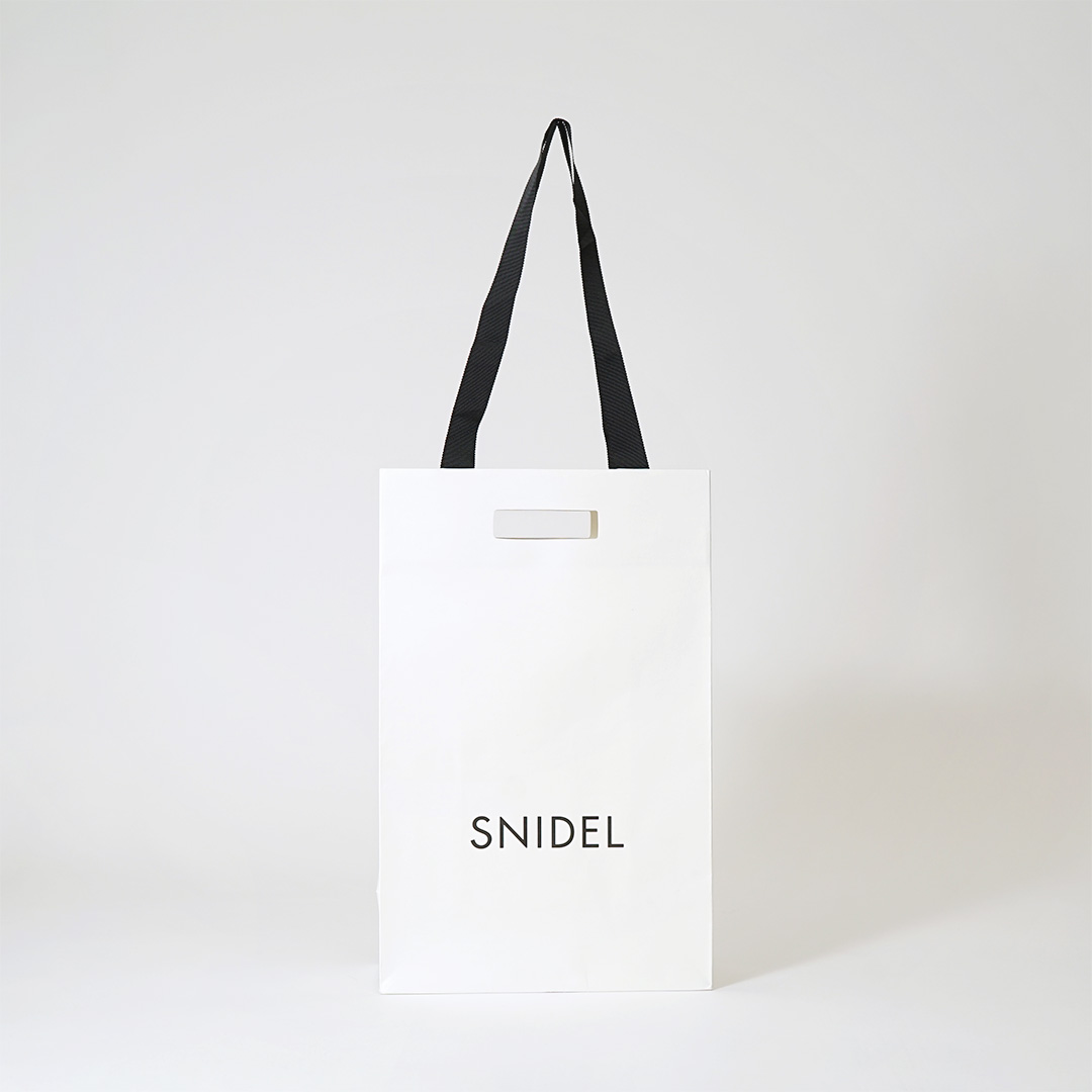 シンプルで上品さを感じるレディースアパレルの紙袋