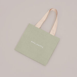 ソフトなカラーリングが目を惹く紙袋3