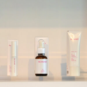 高級感あるシルバー箔が映えるパッケージ3