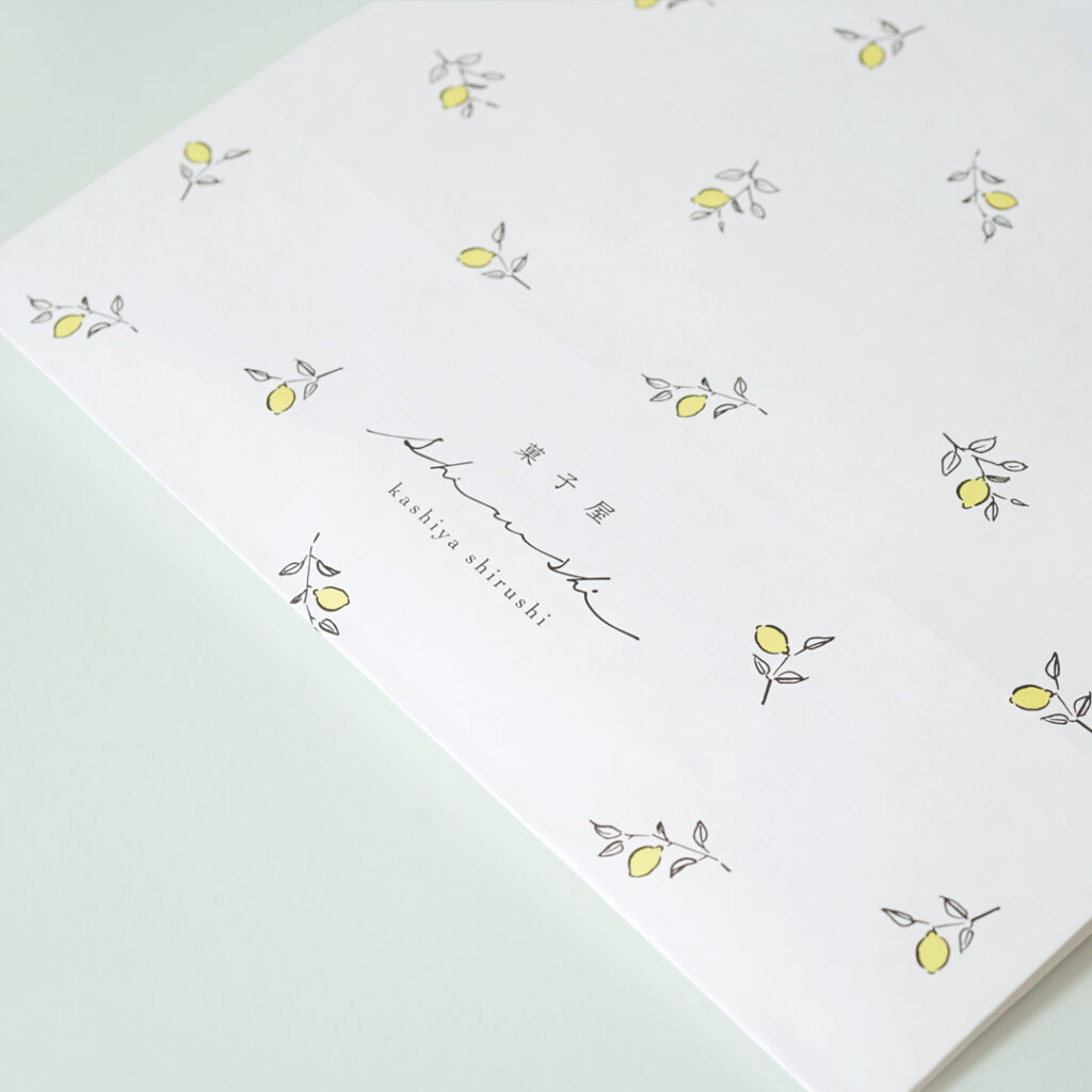 レモン柄が丁寧さを表す焼菓子屋の紙袋4