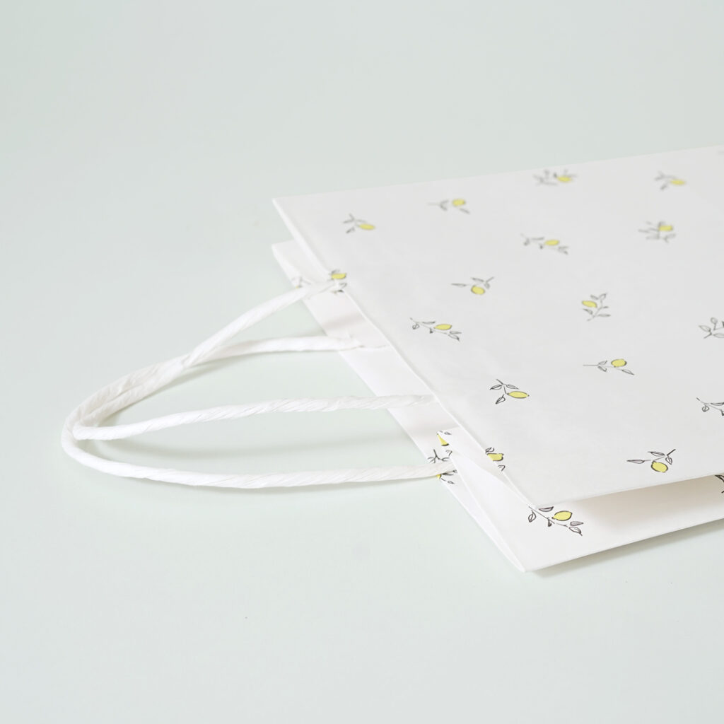 レモン柄が丁寧さを表す焼菓子屋の紙袋5