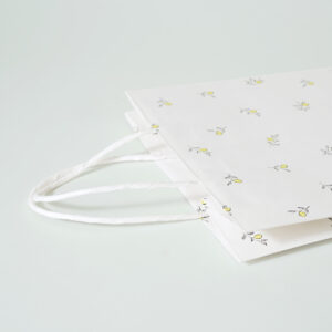 レモン柄が丁寧さを表す焼菓子屋の紙袋5