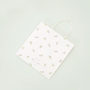 レモン柄が丁寧さを表す焼菓子屋の紙袋6