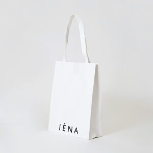 パリジェンヌをイメージさせる、有名ファッションブランドの環境に配慮したオリジナル紙袋