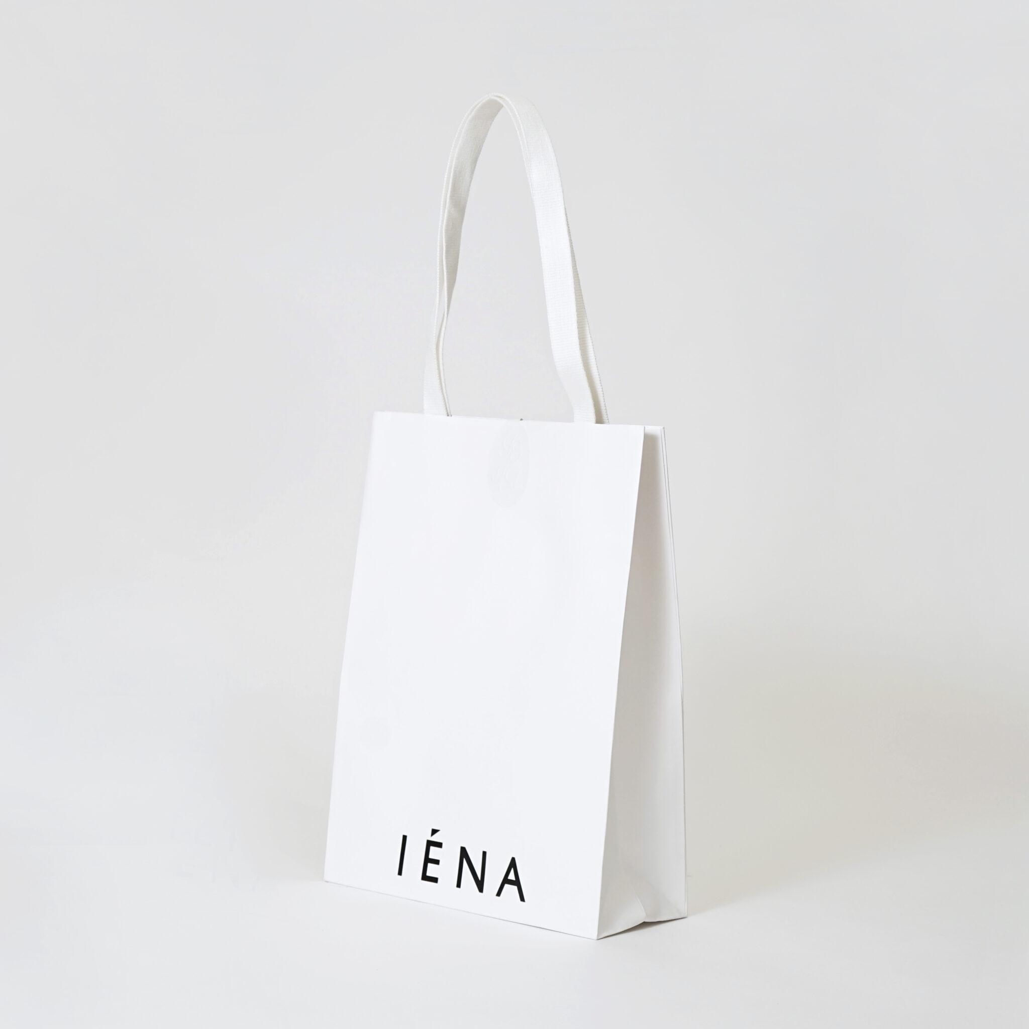 フレンチでシックなレディースアパレルブランドのショッパー