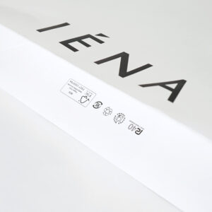 パリジェンヌをイメージさせる、有名ファッションブランドのFSC認証マークが印刷された、オリジナル紙袋