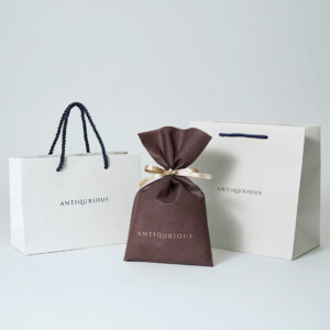 洗練された配色が高級感を放つパッケージ0