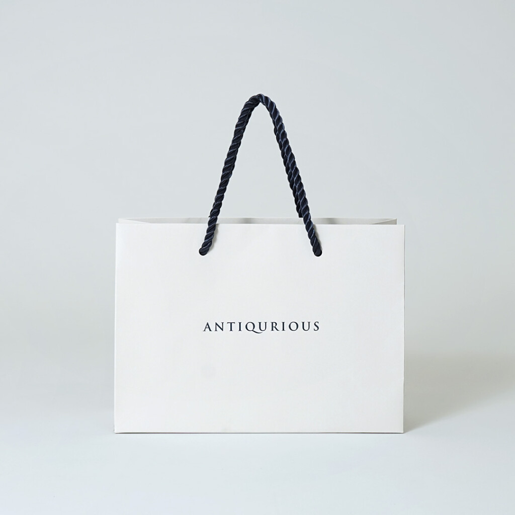 洗練された配色が高級感を放つパッケージ1