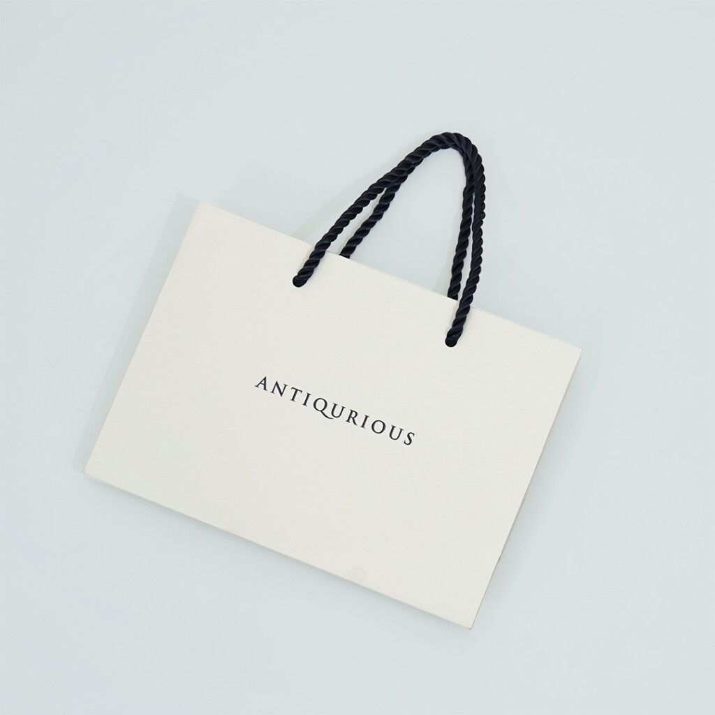 洗練された配色が高級感を放つパッケージ4