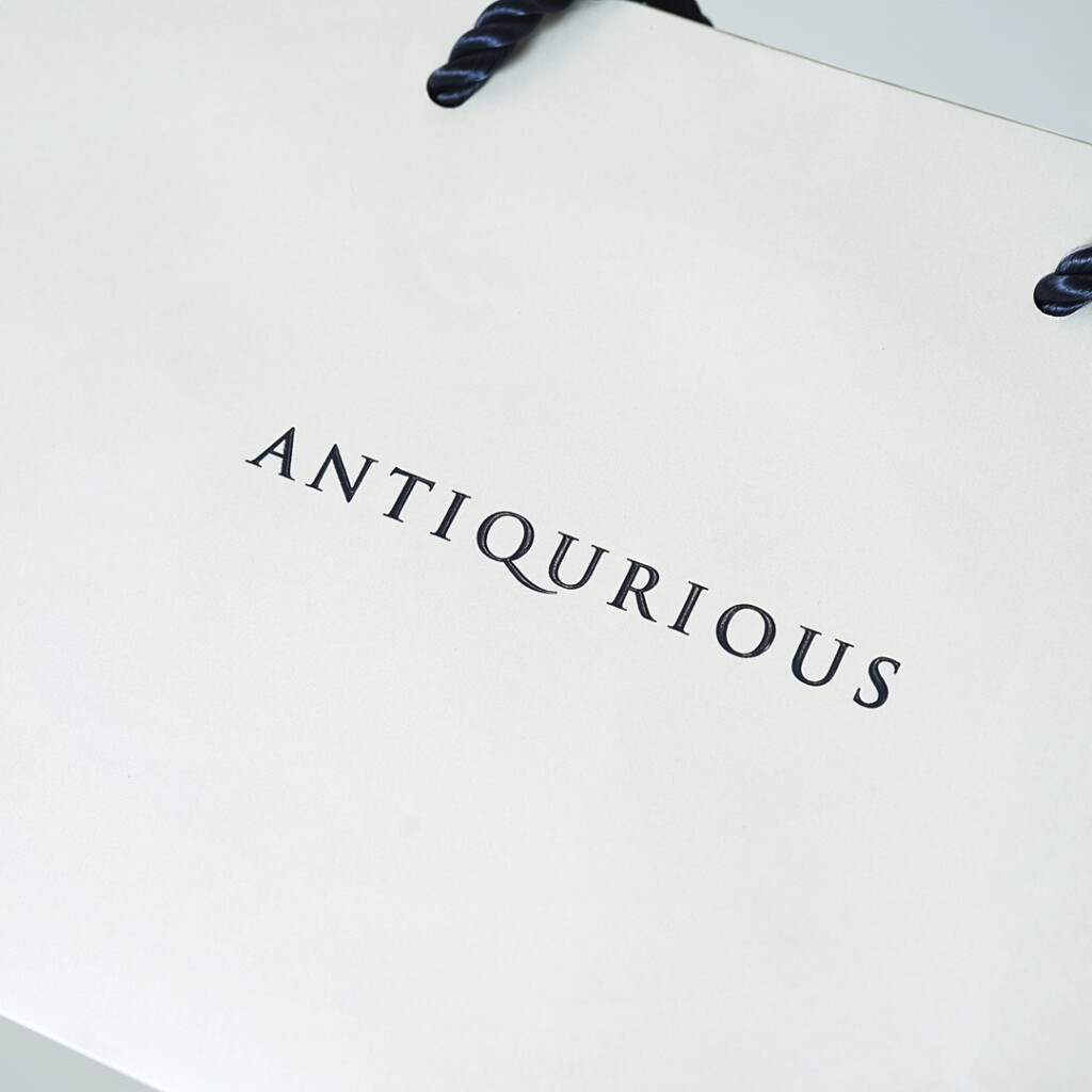 洗練された配色が高級感を放つパッケージ5