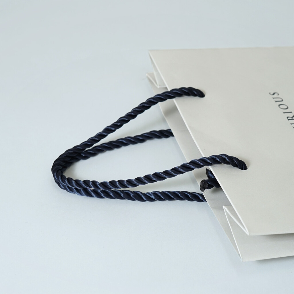 洗練された配色が高級感を放つパッケージ6