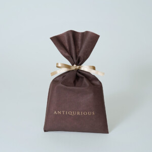 洗練された配色が高級感を放つパッケージ7