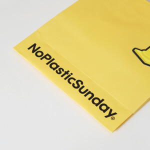 韓国発、プラスチックアップサイクリングブランドのシンプルなロゴが下部に印刷された、安定性のあるオリジナル紙袋