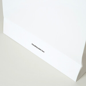 ロゴが存在感を放つモノトーンなパッケージ6