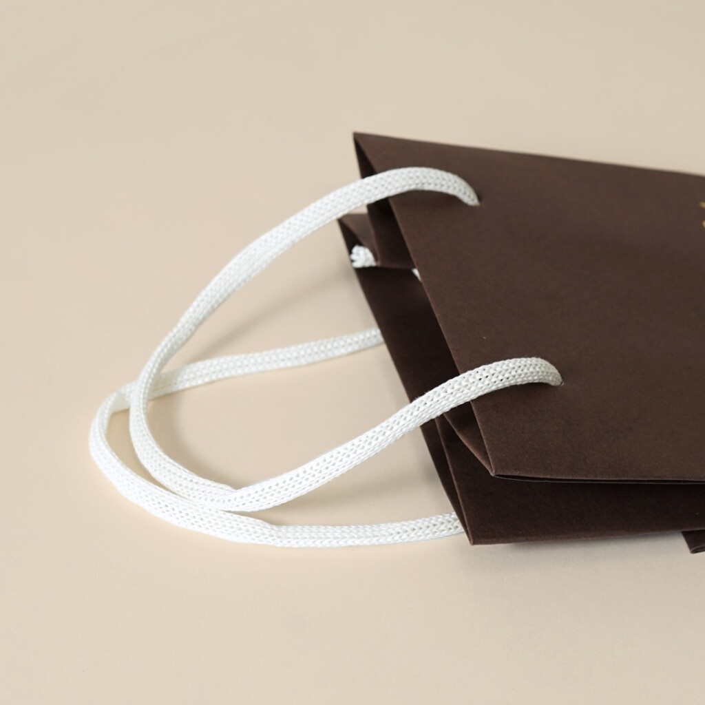 柔らかい風合いのパールジュエリーの紙袋6