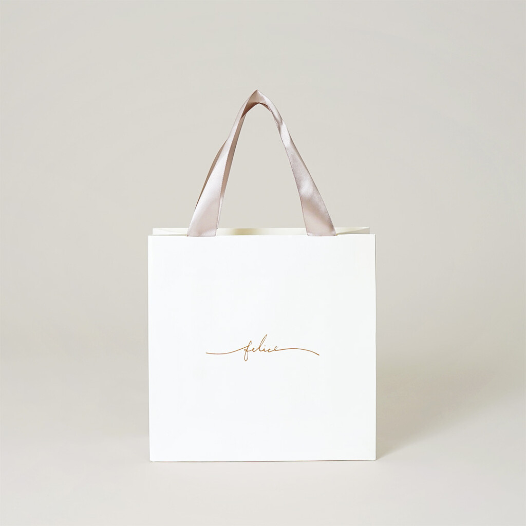 上品で繊細さ漂うジュエリーのパッケージ1