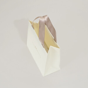 上品で繊細さ漂うジュエリーのパッケージ3