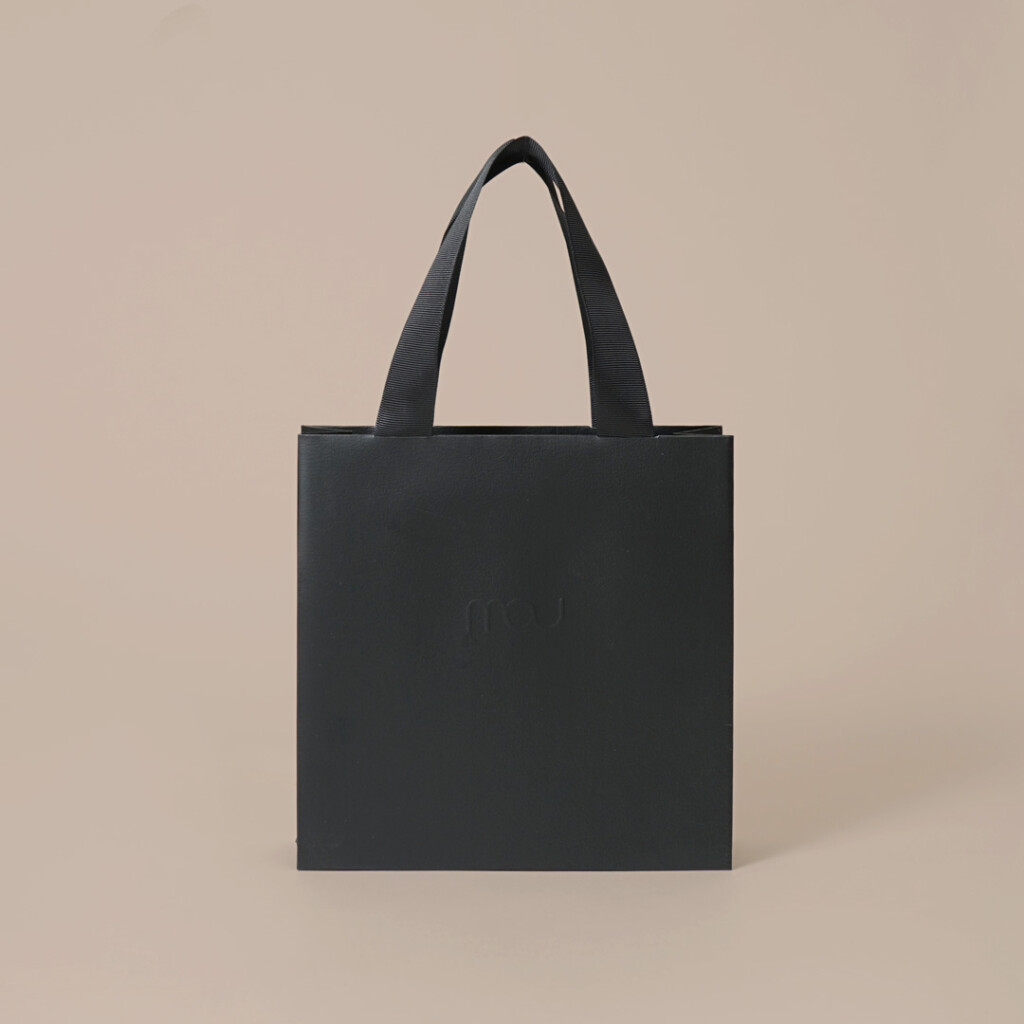 モノトーン調のユニセックスなデザイン2