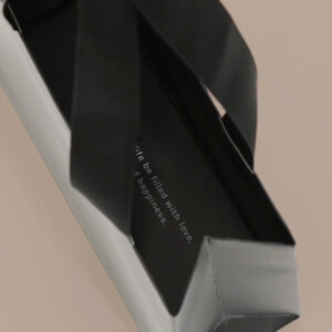 モノトーン調のユニセックスなデザイン3