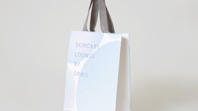 透明感溢れるフルカラー印刷の紙袋を読む