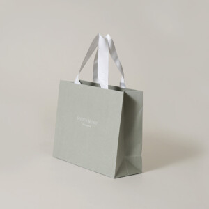 洗練されたオールグレーの紙袋1