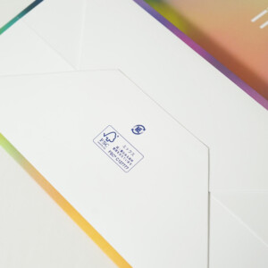 人気スキンケアブランドのフルカラー印刷を施されたグラデーションが美しいホリデー限定オリジナル紙袋