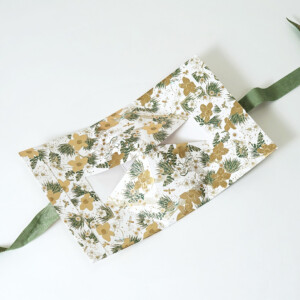 ラグジュアリーコスメブランドの箔押し加工を用いて「美しく着飾った動物たちの晩餐会」を描いたゴージャスで特別なプレゼントバッグ