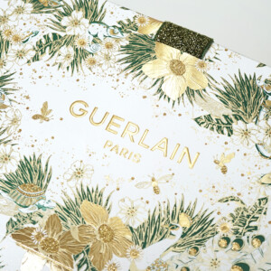 ラグジュアリーコスメブランドの箔押し加工を用いて「美しく着飾った動物たちの晩餐会」を描いたゴージャスで特別なプレゼントバッグ