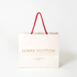 有名ラグジュアリーブランドの3種類の箔押し加工が贅沢に施された、高級感あふれるホリデー限定オリジナル紙袋