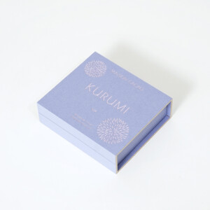 リサイクル素材で作られた、アロマ生チョコレートブランドのナチュラルかつ高級感あるオリジナルボックス