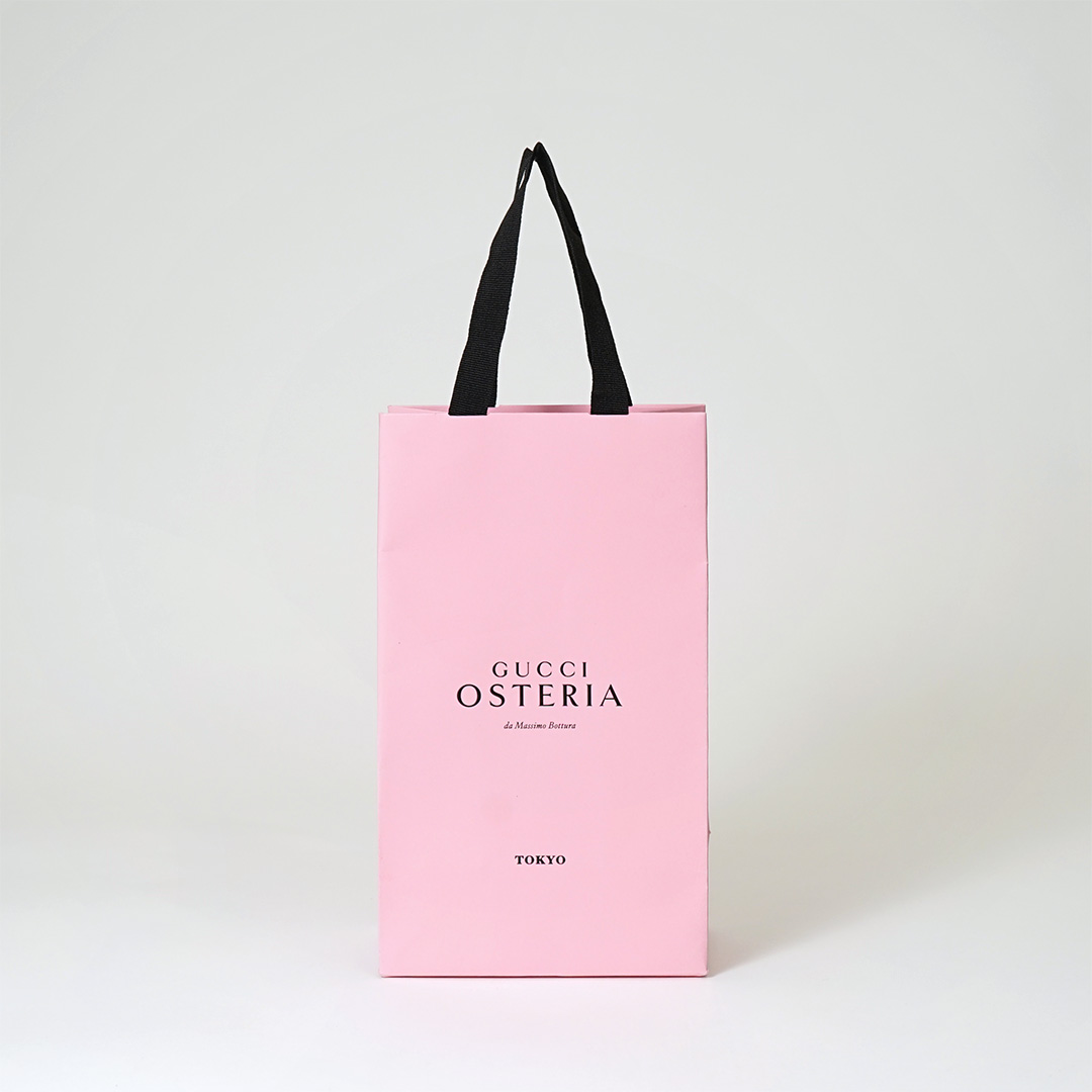 ハイブランドが手がけるイタリアンレストランの紙袋