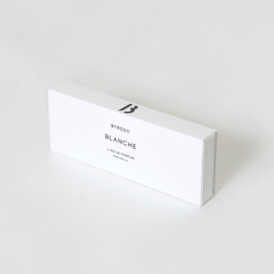 ブラックの箔押し加工が施された、ラグジュアリーフレグランスブランドのシックな印象のオリジナルボックス