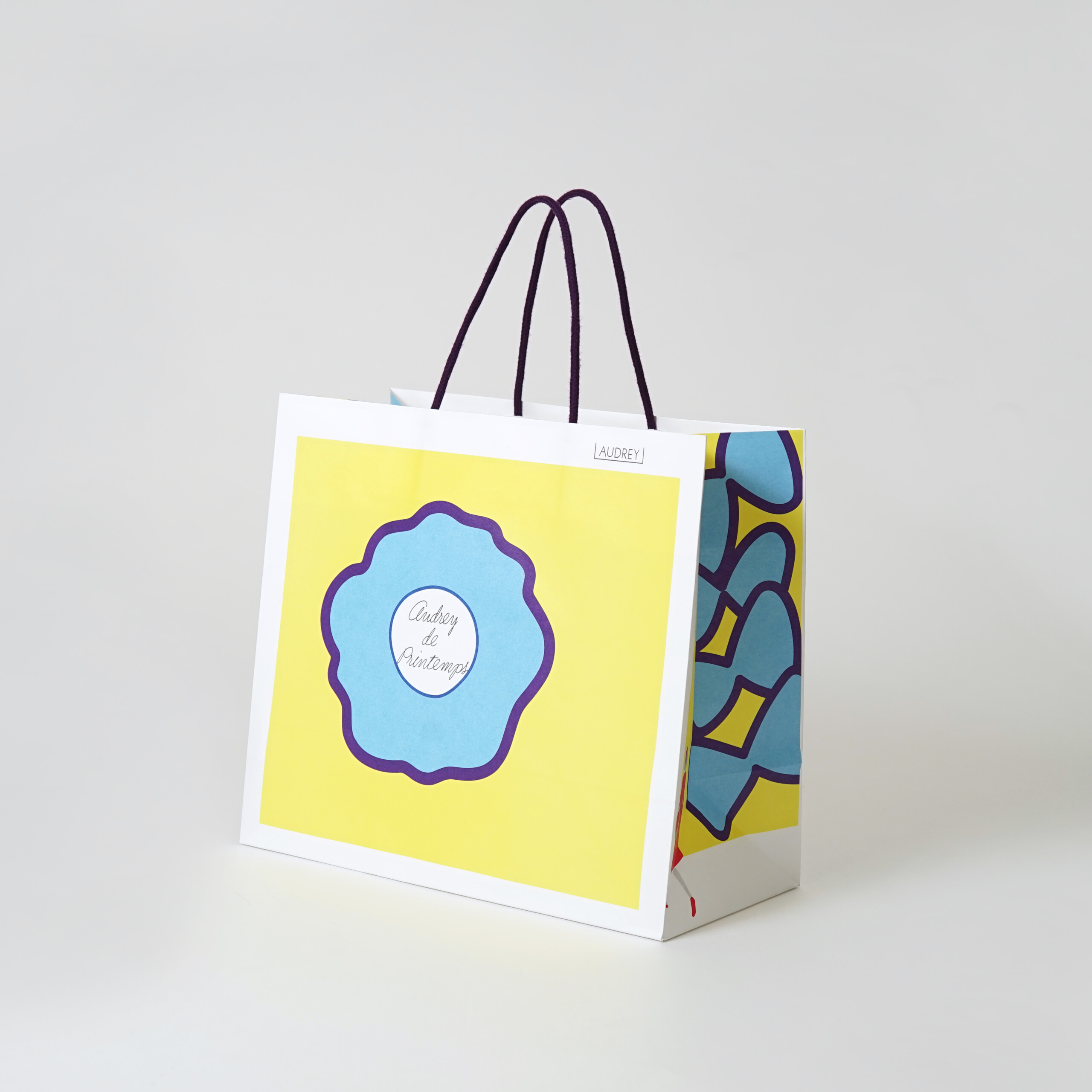 春を告げるスイーツブランドのバレンタイン限定パッケージ