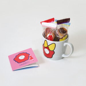 東京人気土産ブランドの、マグカップにセットされたAUDREYの代表商品「グレイシア」