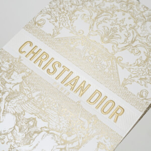 ゴールドの箔押し加工と浮き出し加工を組み合わせた、ラグジュアリーブランドの高級感あふれるオリジナル紙袋