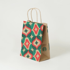 未晒のクラフト紙にイルミネーションのような絵柄が印刷された、コーヒーショップのクリスマスシーズン限定のオリジナル紙袋