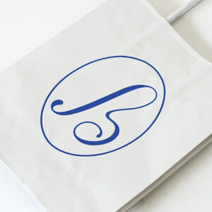 スイーツ専門店の縦留めハンドルの、オリジナル紙袋