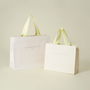 しなやかで優しいスキンケアブランドの紙袋0