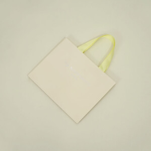 しなやかで優しいスキンケアブランドの紙袋4